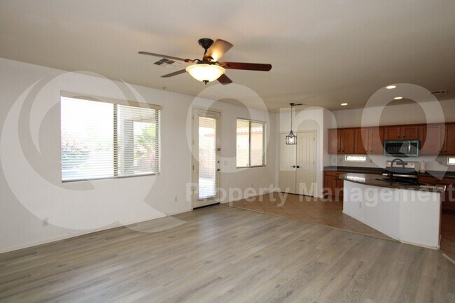 Foto del edificio - 15257 W Jackson St