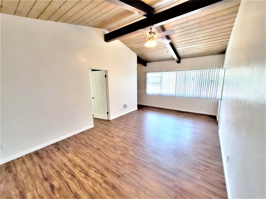 Primary Photo - 5592 Clairemont Mesa Blvd