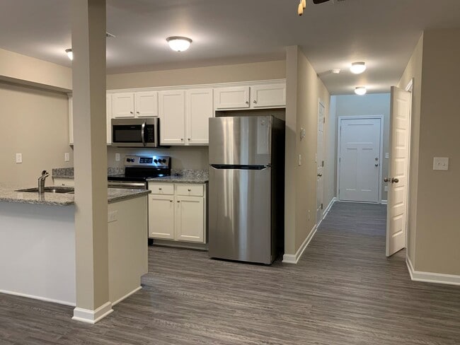 Building Photo - Great Townhome Near Middle Georgia State University