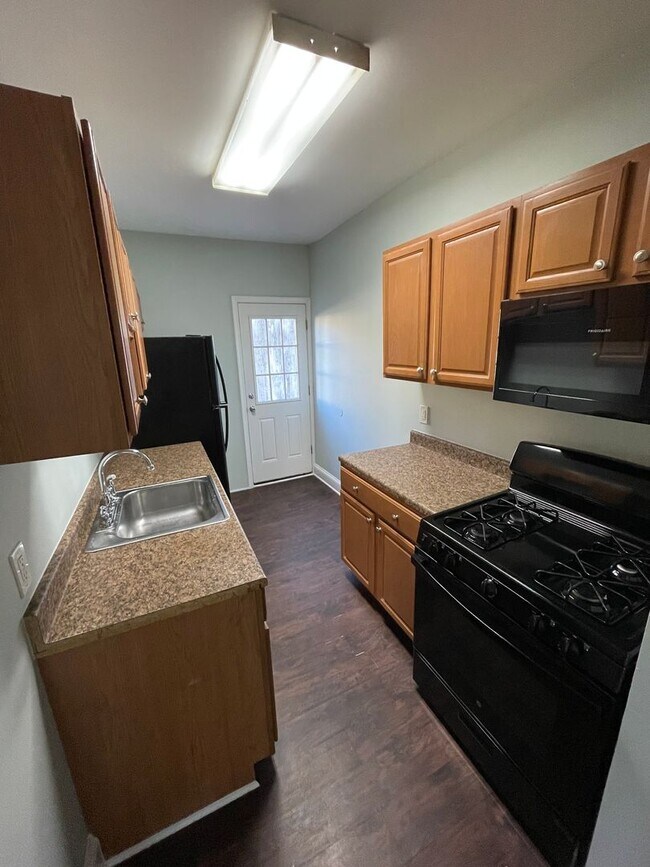 Foto del edificio - Charming 3-Bedroom Single-Family Home Near...