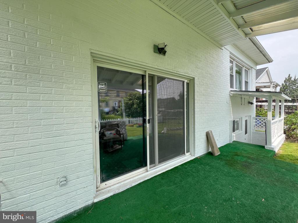 Foto principal - 10209 Douglas Ave