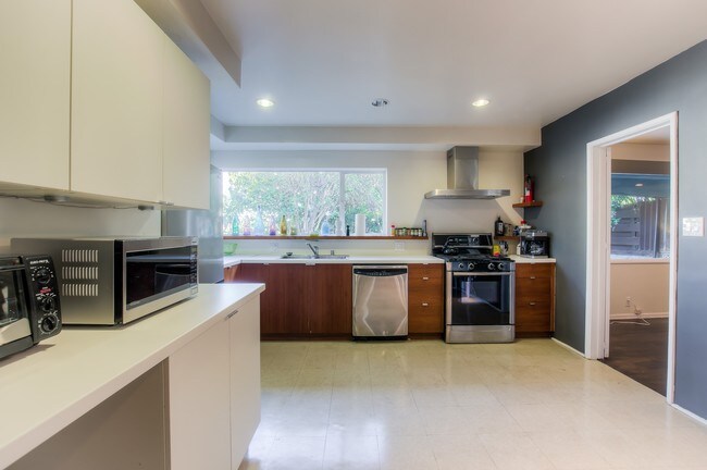 Interior Photo - 3765 Arbolada Rd