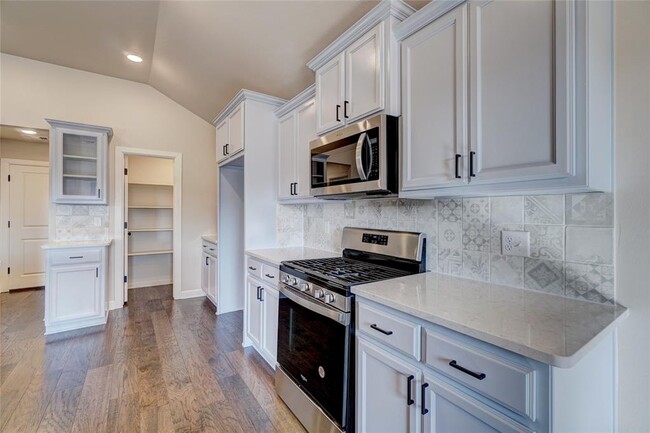 Building Photo - 6400 SE 87th St