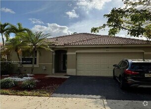 Building Photo - 4101 Pine Tree Dr