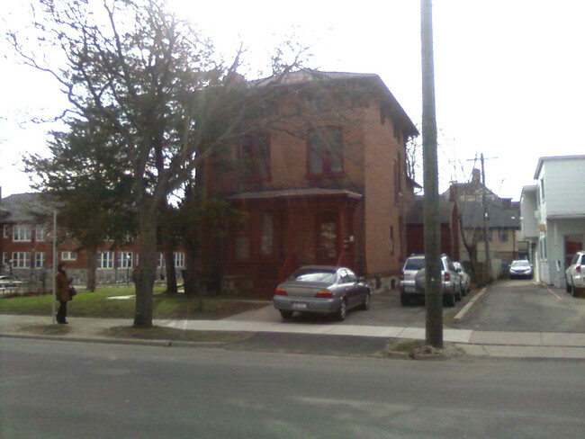 Building Photo - 530 S Division St