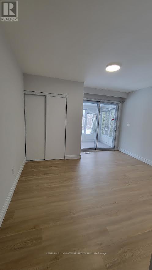 Photo du bâtiment - 83 Thickson Rd