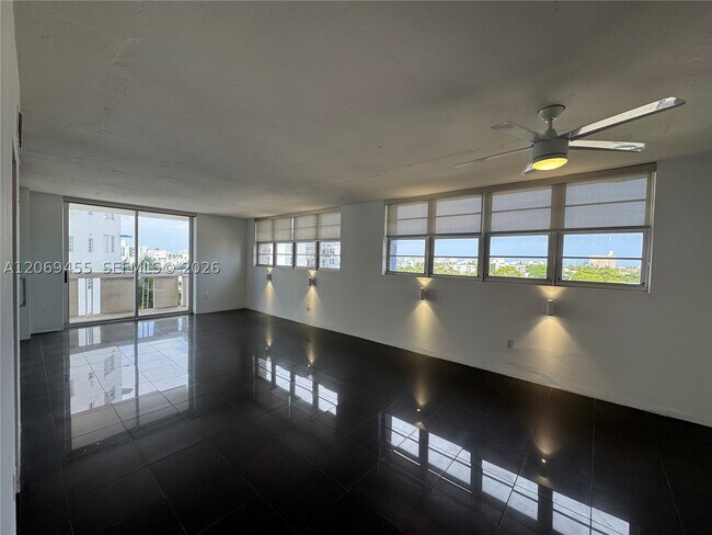 Foto del edificio - 800 West Dr
