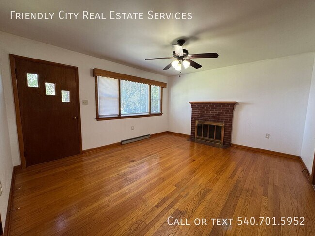 Building Photo - 230 N Sunset Dr