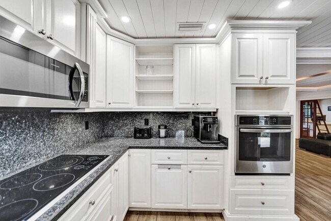 Photo - 5612 Harding St House