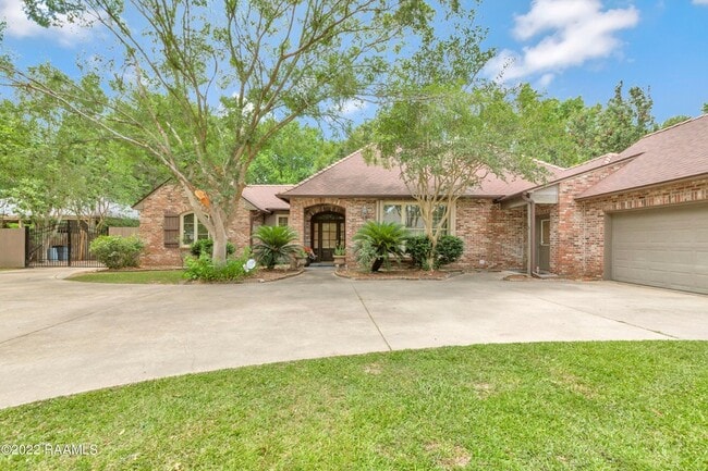 Building Photo - 403 Phoenix Dr