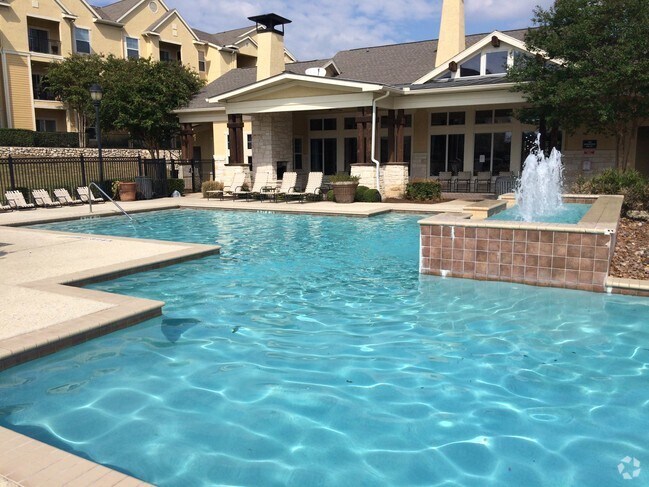 https://images1.apartments.com/i2/DmeeNPttihvRzlcl2ls0uUxMP0UsBQ5Y6KhFf5uHQnY/117/club-at-stone-oak-san-antonio-tx-welcome-home.jpg