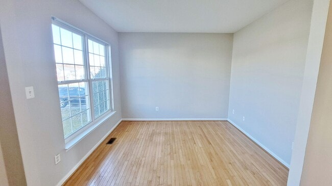 Building Photo - 3 Bed / 2-1/2 Bath Single Family Home w/1-Car garage