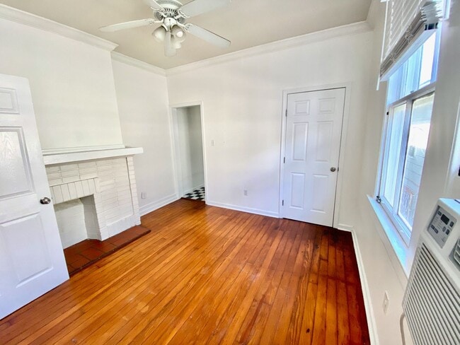 Building Photo - 1BD/1BA Uptown. Walk to Magazine St, Cherry Coffee, and Wisner Park