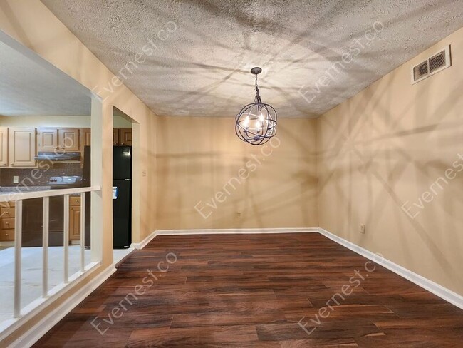 Building Photo - 3575 Oakvale Rd