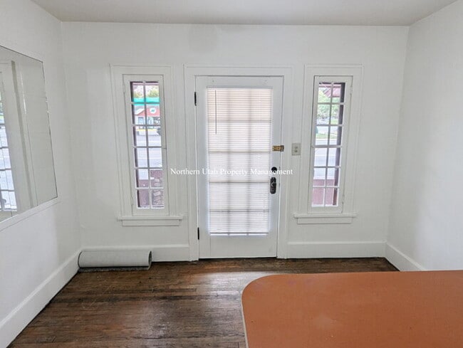 Building Photo - 1 Bed 1 Bath Unit