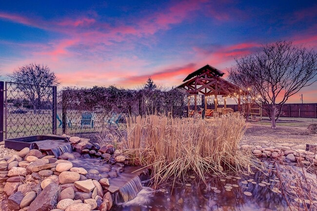 Building Photo - 105 Golden Rd