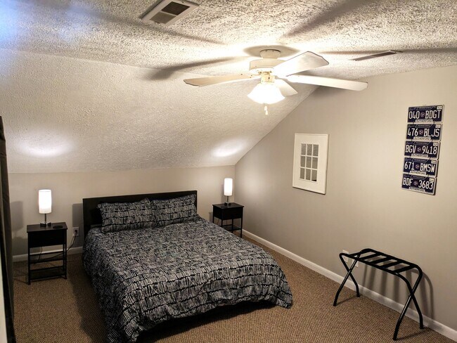 Foto del edificio - 401 Kingwood Dr