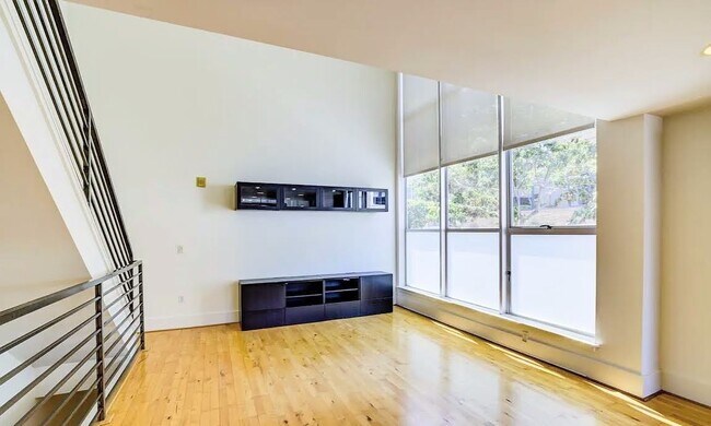 Built-ins accommodate a 70in TV - 701 Minna St