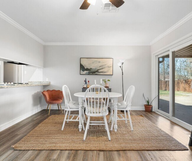 Foto del edificio - 6319 Wiethorn Dr