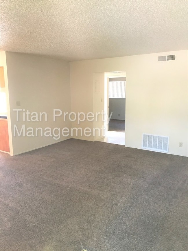 Foto del edificio - 4400 Greenholme Dr