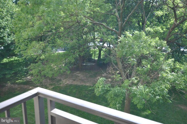 Building Photo - 6001 Arlington Blvd