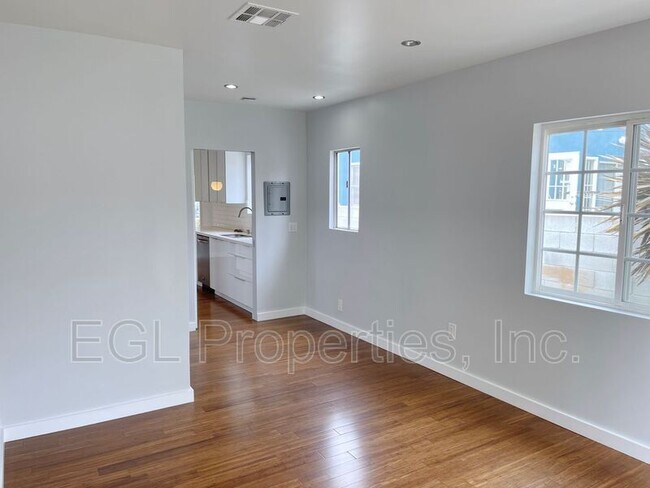 Foto del edificio - 822 N Benton Way