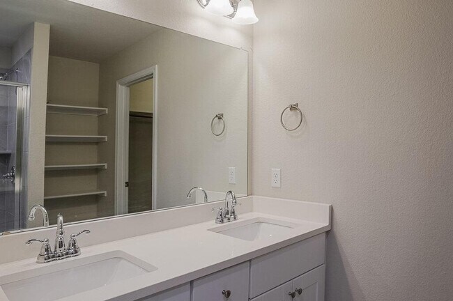 Foto del edificio - 5306 Golden Canary Ln