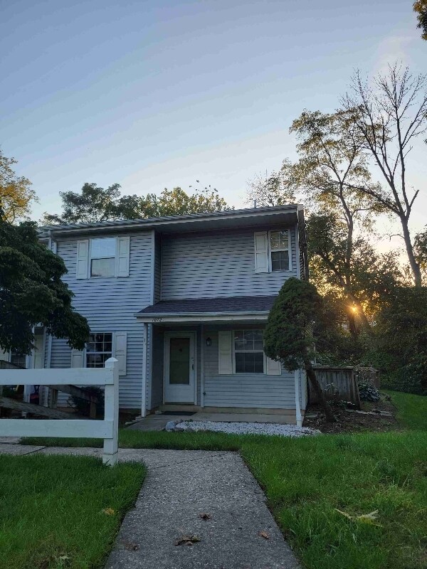 Primary Photo - 1072 W Foxcroft Dr