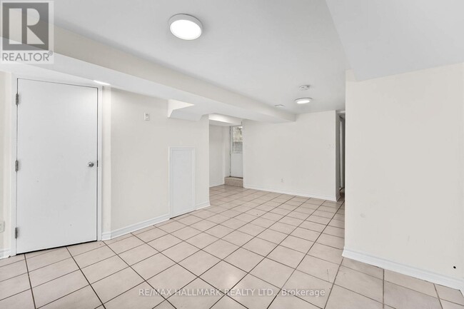 Building Photo - 261-261 Ossington Ave