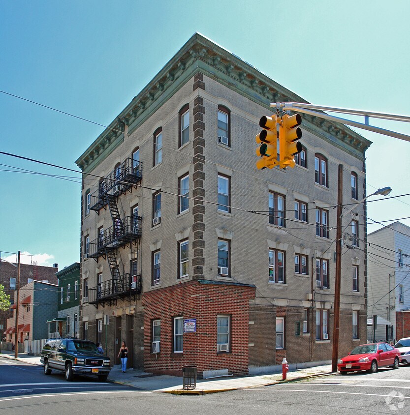 Exterior - 700-702 Bergenline Ave
