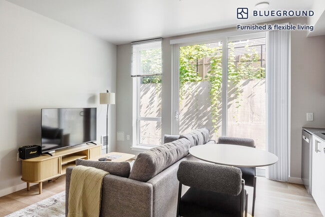 Foto del edificio - 2222 15th Ave W