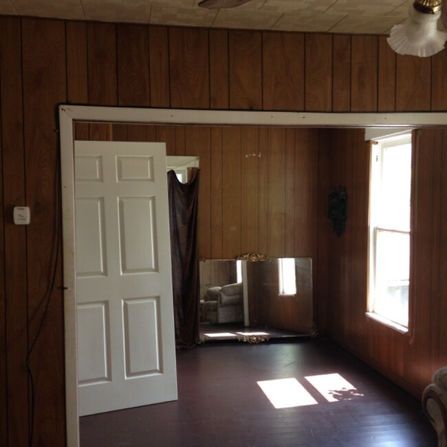 Building Photo - 542 N 8th St