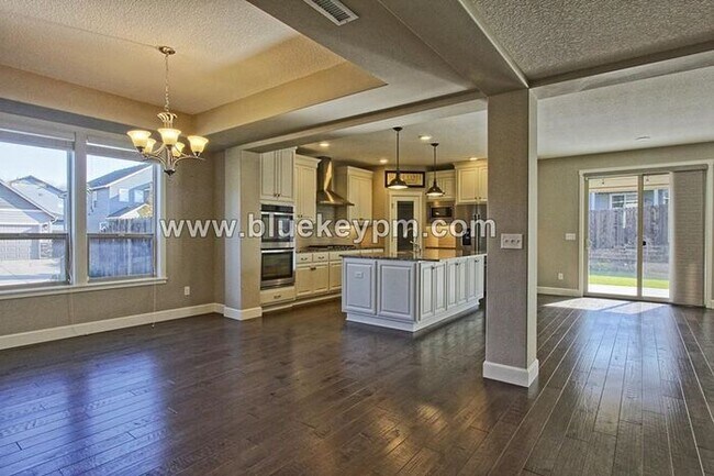 Foto del edificio - 4 Bed, 2.5 Baths Home Near Ward Road and N...