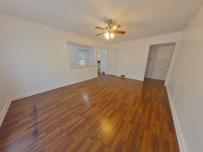 Building Photo - 827 S Crestway St