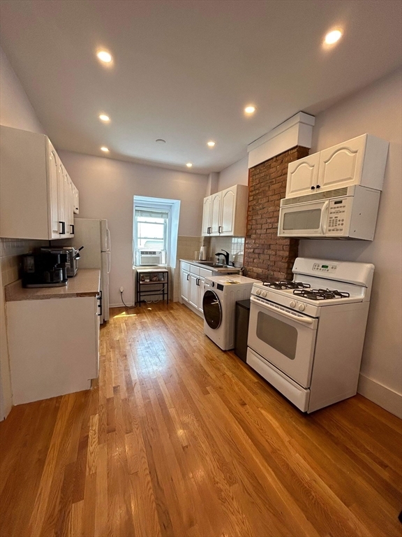 Primary Photo - 4 Viking St