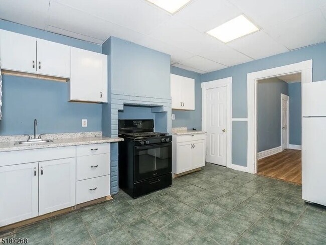 Building Photo - 283 Mercer St