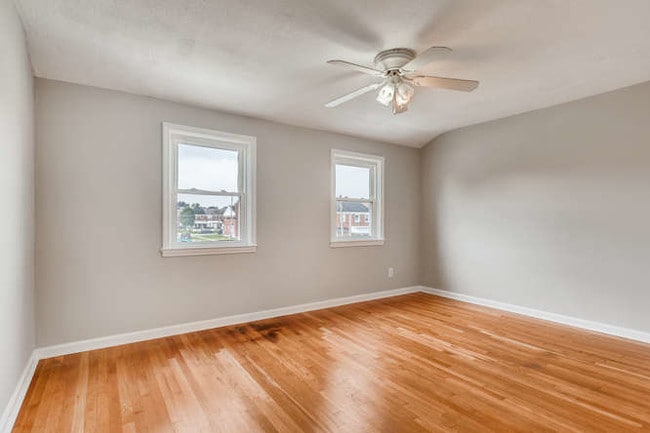 Building Photo - 902 Middlesex Rd