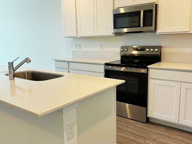Building Photo - 542 Rivergrass St