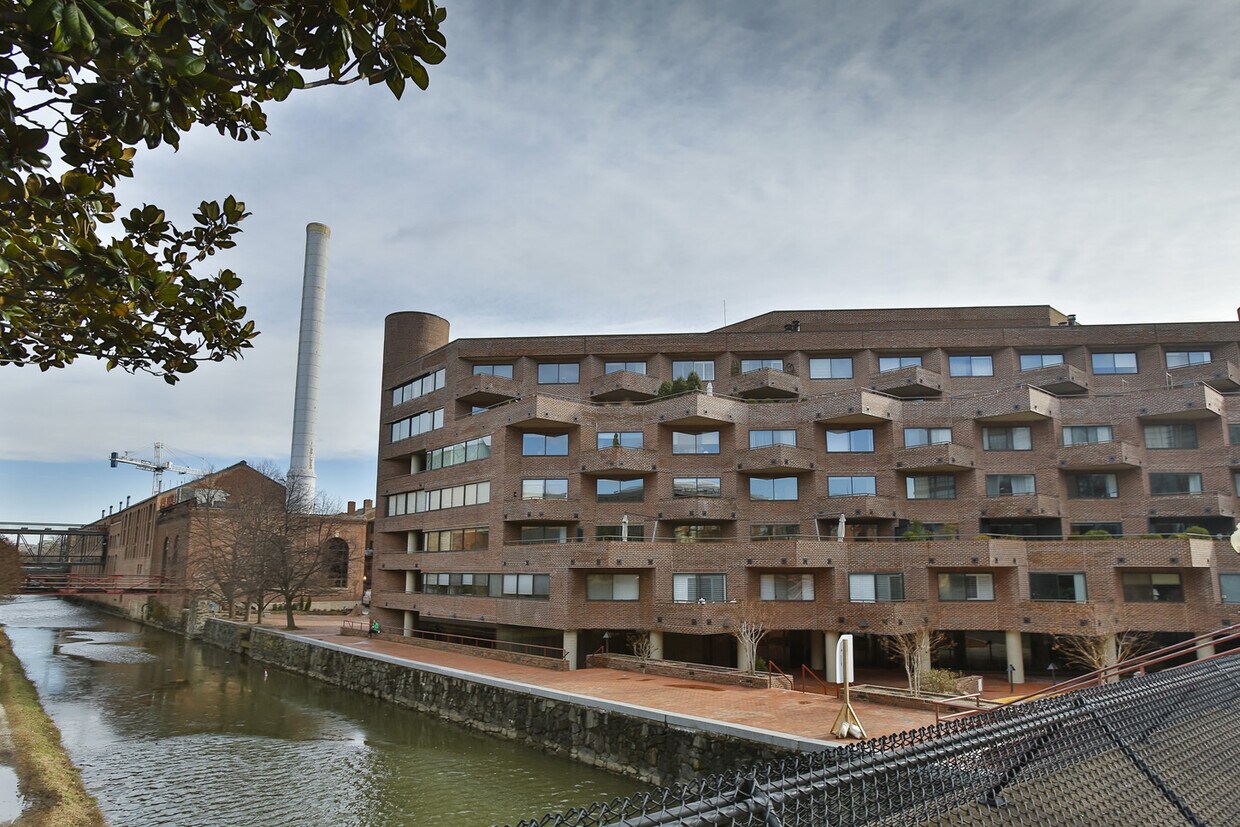 Foto principal - Contemporary 2 Bed 2.5 Bath Condo in Georg...