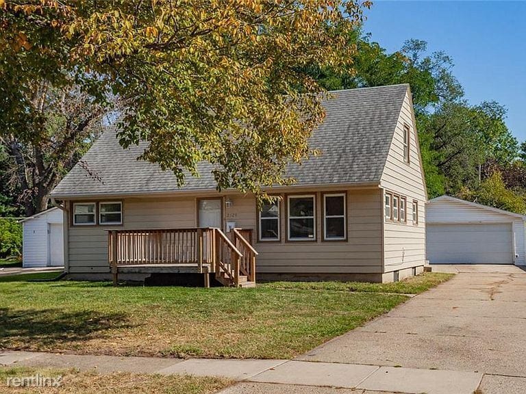 Building Photo - 3 br, 1 bath House - 2325 Reynolds Ln