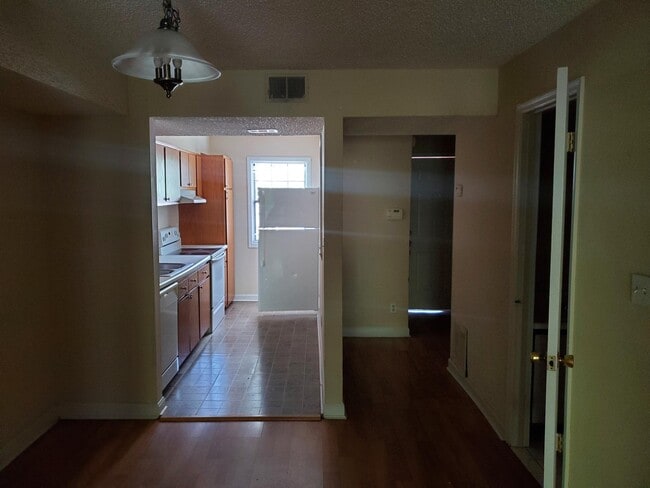 Building Photo - 210 Appleby Dr