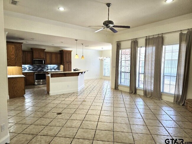 Foto del edificio - 5603 Thomas Nelson Dr