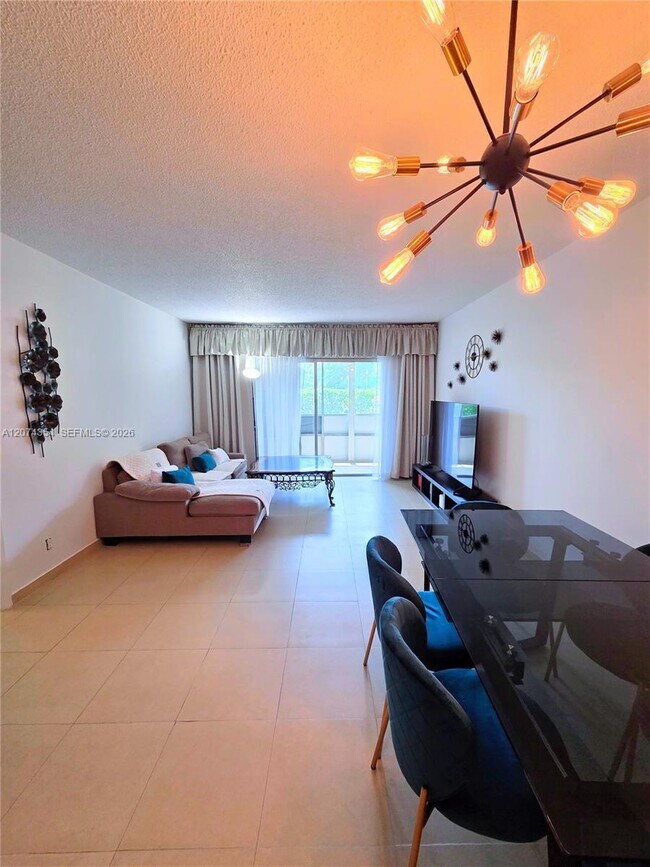Foto del edificio - 981 Hillcrest Ct
