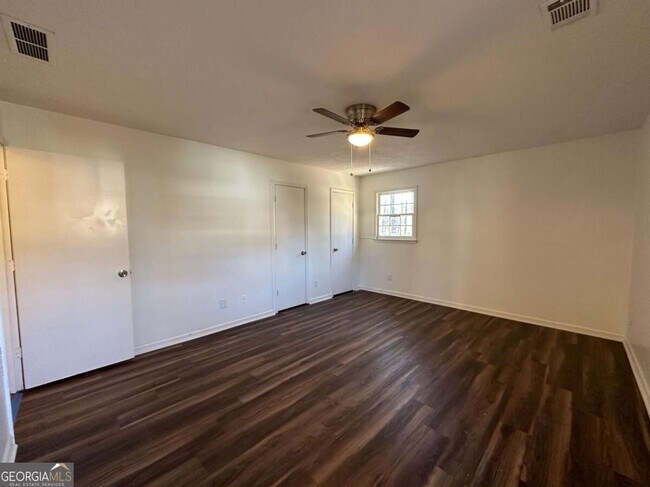 Foto del edificio - 5172 Ridge Forest Dr