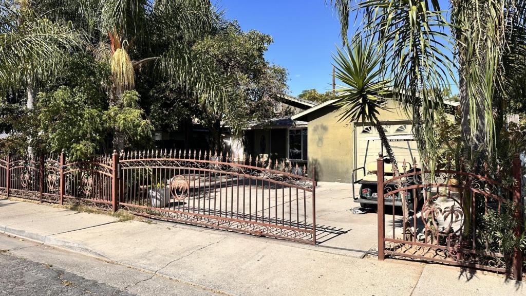 Photo - 219 E 10th St