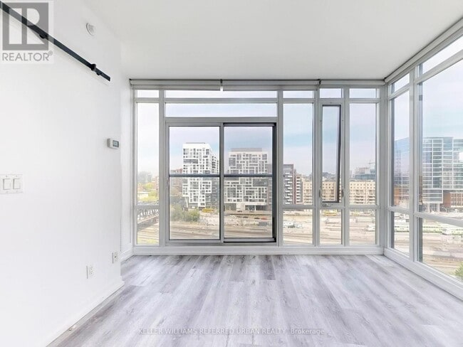 Building Photo - 170-1170 Fort York Blvd