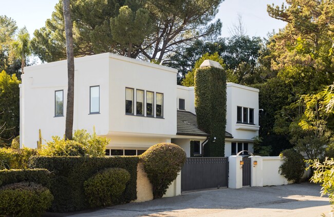 Building Photo - 8040 Woodrow Wilson Dr