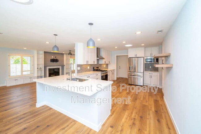 Building Photo - 6051 Bounty St