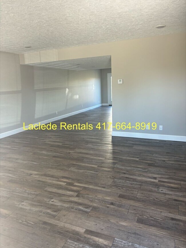 Foto del edificio - 729 Howard Dr