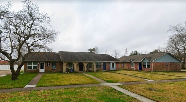 Building Photo - 3301 Royal St